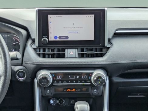 Used 2024 Toyota RAV4 XLE FWD image 14