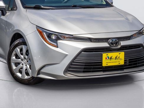 Used 2024 Toyota Corolla LE FWD image 3