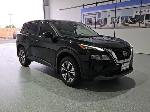 Used 2023 Nissan Rogue SV FWD image 2