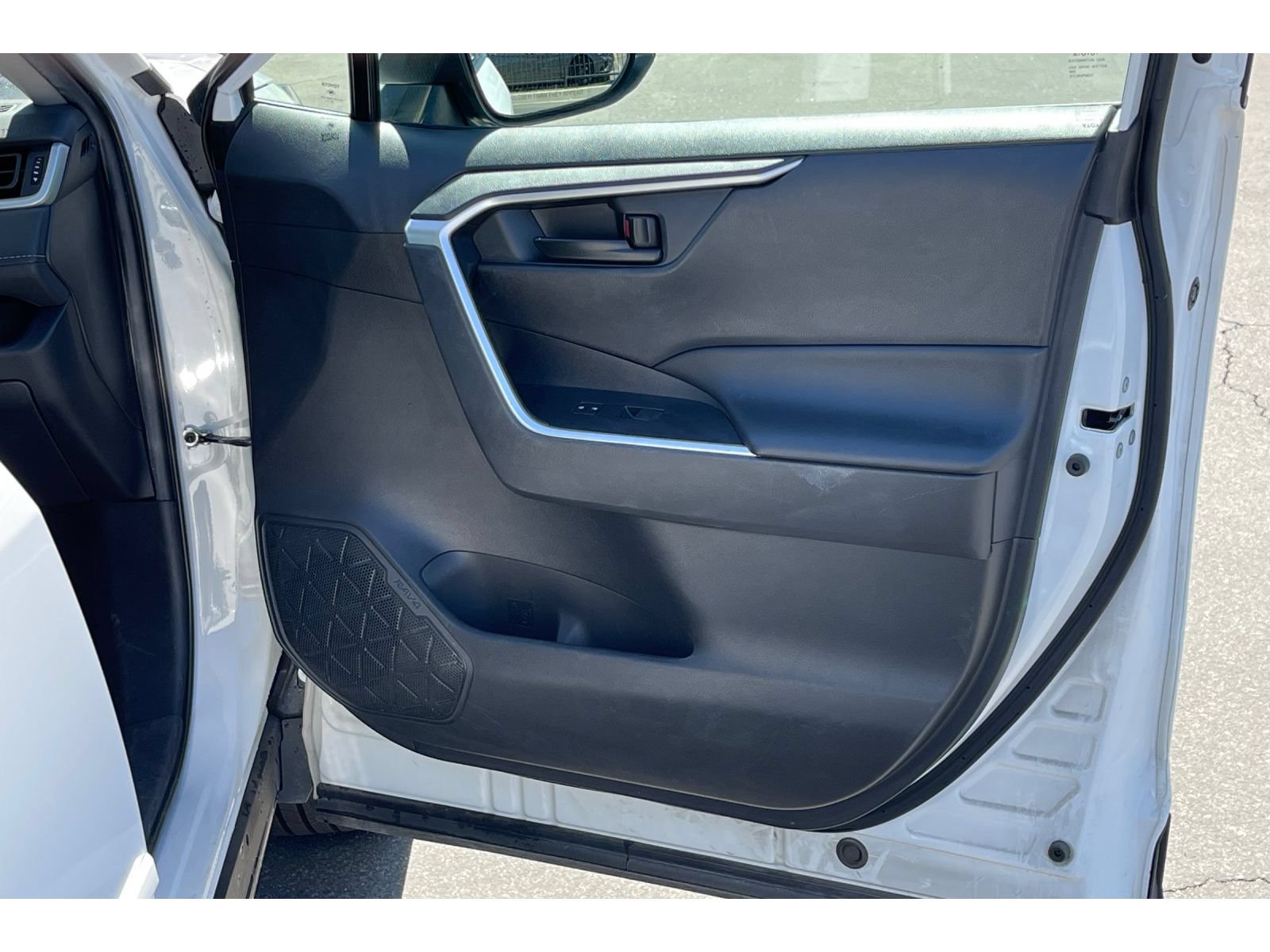 Used 2023 Toyota RAV4 LE AWD/4WD image 21