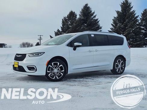 New 2026 Chrysler Pacifica Pinnacle w/ Trailer Tow Group image 1