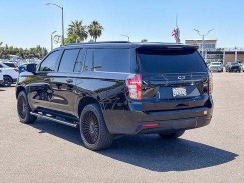 Used 2024 Chevrolet Suburban Z71 w/ Luxury Package AWD/4WD image 2