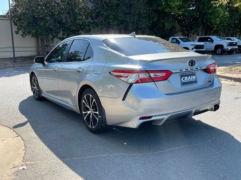 Used 2020 Toyota Camry SE FWD image 5