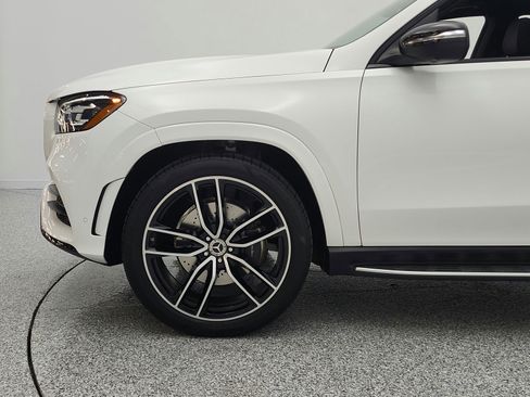 Used 2023 Mercedes-Benz GLS 450 4MATIC image 25