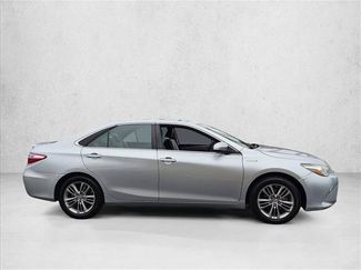 Used 2016 Toyota Camry SE w/ Moonroof Package FWD video 4