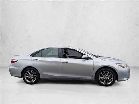 Used 2016 Toyota Camry SE w/ Moonroof Package FWD image 4