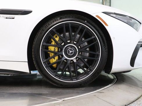 Used 2022 Mercedes-Benz SL 55 AMG 4MATIC w/ Driver Assistance Package image 15