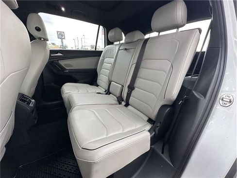 Used 2018 Volkswagen Tiguan SEL Premium w/ R-Line Package AWD/4WD image 16