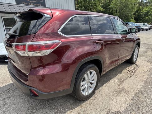 Used 2015 Toyota Highlander LE FWD image 30