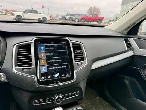 Used 2021 Volvo XC90 T5 Momentum w/ Climate Package image 15