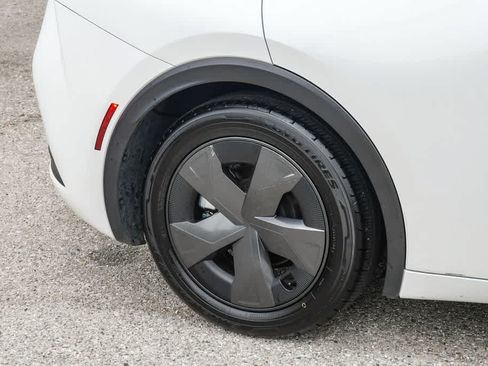 Used 2025 Toyota Prius LE FWD image 10
