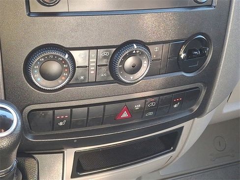 Used 2014 Freightliner Sprinter 2500 image 18