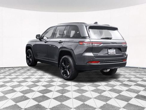 Used 2023 Jeep Grand Cherokee Limited w/ Black Appearance Package AWD/4WD image 9
