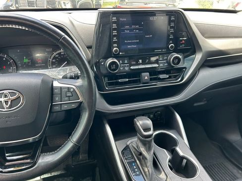 Used 2021 Toyota Highlander XLE FWD image 20