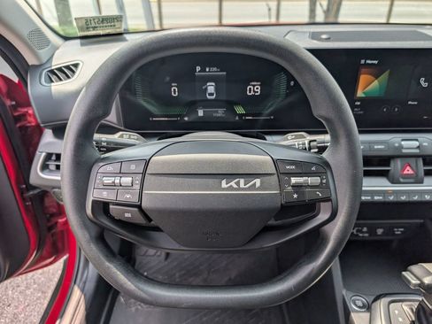 Used 2025 Kia K4 FWD image 14