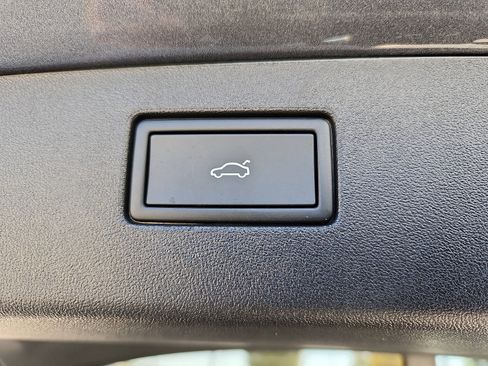 New 2026 Volkswagen Tiguan SE image 9