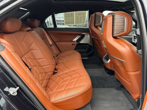 Used 2023 BMW 760i xDrive image 12