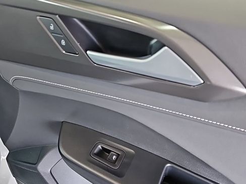 New 2026 Volkswagen Taos SE FWD image 12