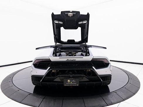 Used 2018 Lamborghini Huracan Performante image 29