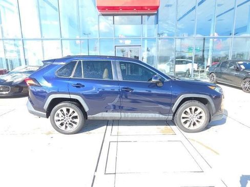 Used 2021 Toyota RAV4 XLE Premium image 4