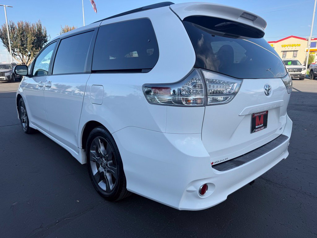Used 2011 Toyota Sienna SE w/ Preferred Pkg FWD image 4