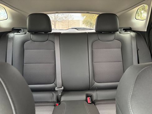 Used 2025 Chevrolet Trax LT image 38