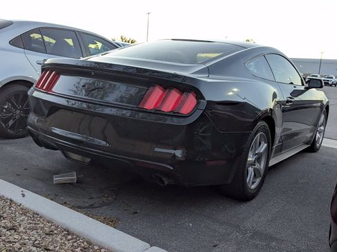 Used 2017 Ford Mustang Coupe RWD image 4