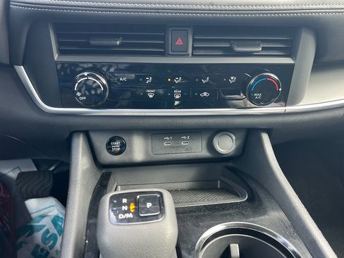 Used 2025 Nissan Rogue S image 27