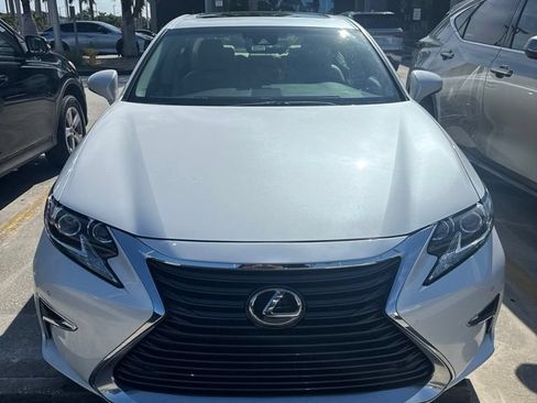 Used 2018 Lexus ES 350 w/ Luxury Package w/Wood Trim FWD image 2
