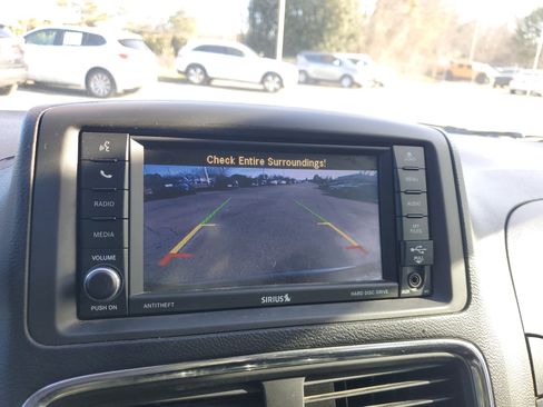 Used 2020 Dodge Grand Caravan SE w/ UConnect Hands-Free Group image 23