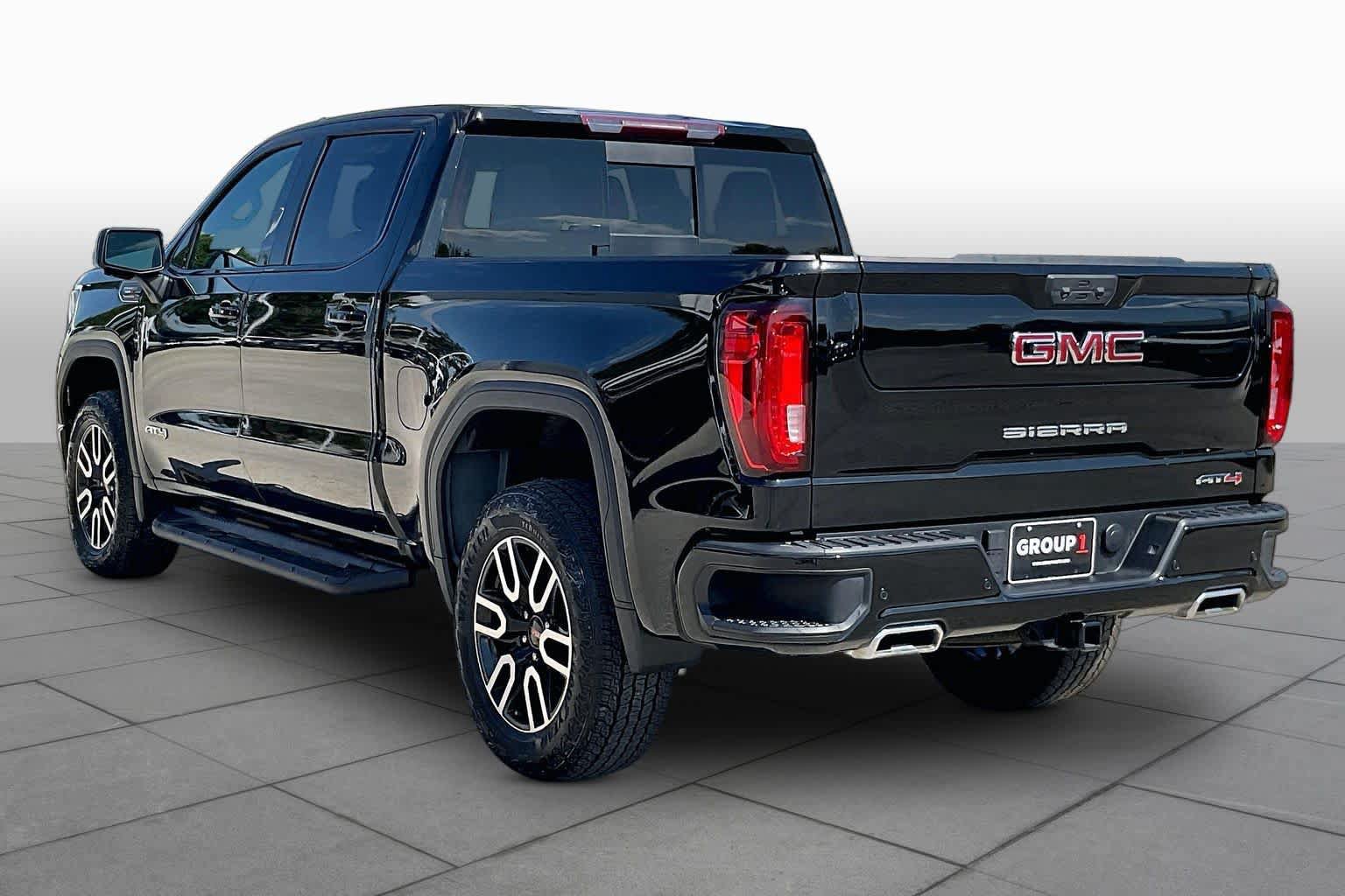 Used 2023 GMC Sierra 1500 AT4 w/ AT4 Premium Package AWD/4WD image 12