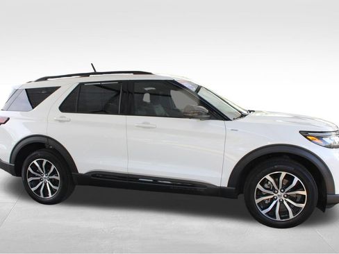 Used 2025 Ford Explorer ST-Line AWD/4WD image 20