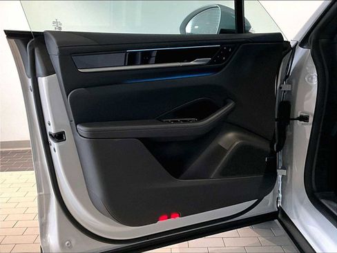 New 2026 Porsche Macan 4 Electric image 23