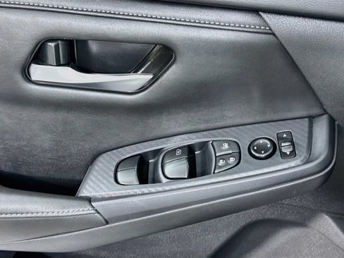 Used 2024 Nissan Sentra SV FWD image 17