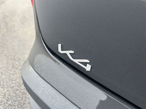 Used 2025 Kia K4 LXS image 32
