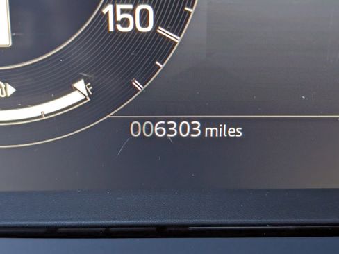 Certified 2024 Land Rover Discovery Dynamic SE image 22