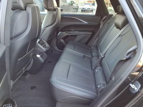 Certified 2024 Cadillac Lyriq Luxury image 7