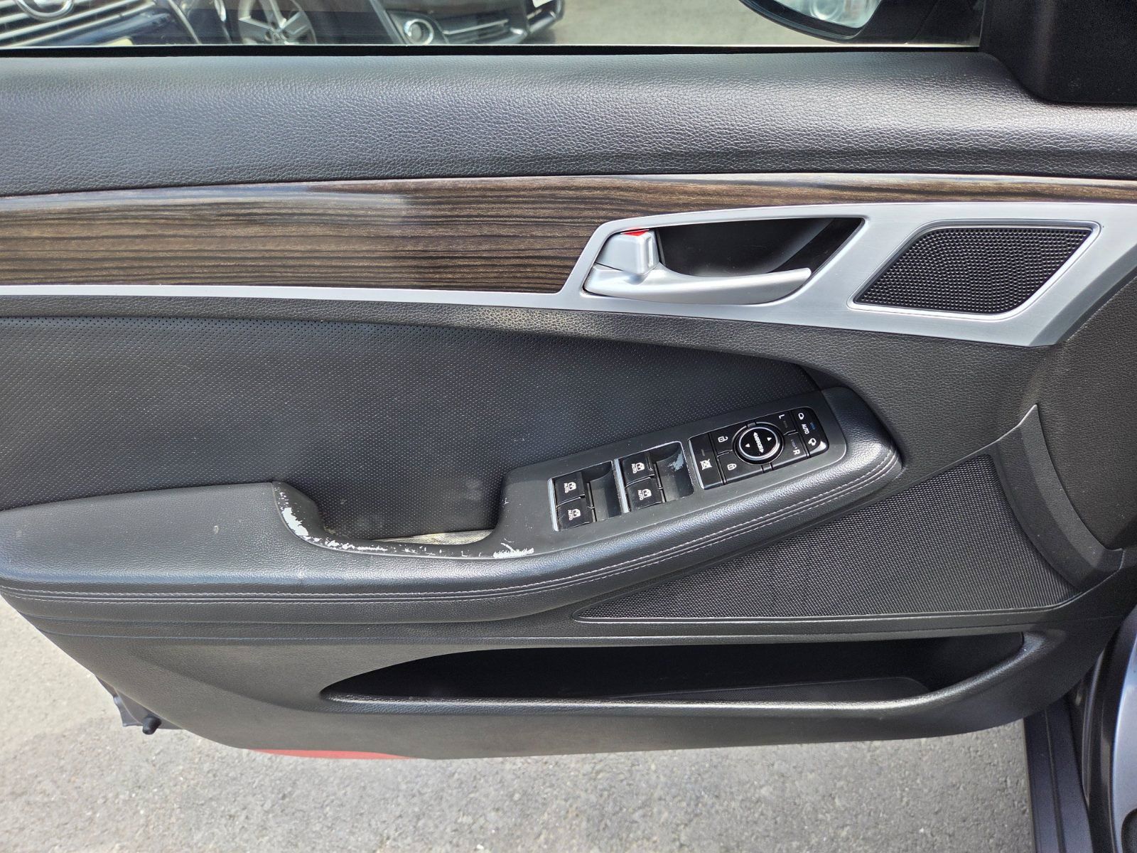 Used 2015 Hyundai Genesis 3.8 RWD image 6