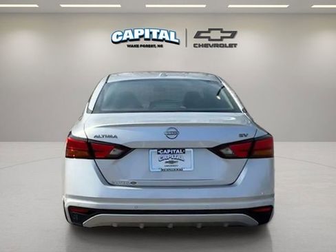 Used 2024 Nissan Altima 2.5 SV image 4