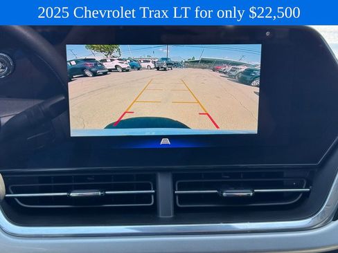 Used 2025 Chevrolet Trax LT FWD image 17