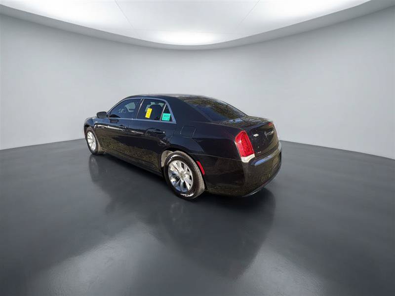 Used 2015 Chrysler 300 Limited w/ Driver Convenience Group RWD image 3