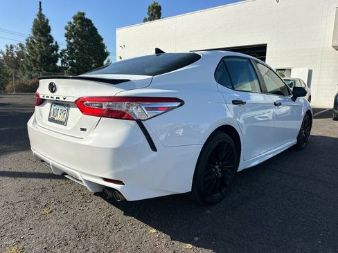 Used 2020 Toyota Camry SE w/ Carpet Mat Package FWD image 3