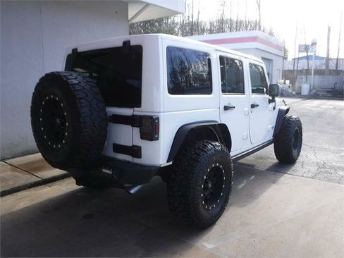 Used 2016 Jeep Wrangler Unlimited Rubicon w/ Connectivity Group image 3