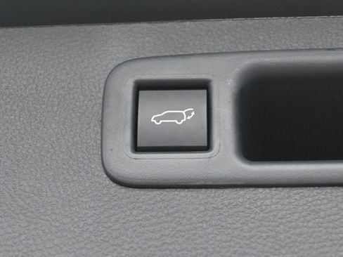 Used 2025 Toyota Highlander Limited AWD/4WD image 35