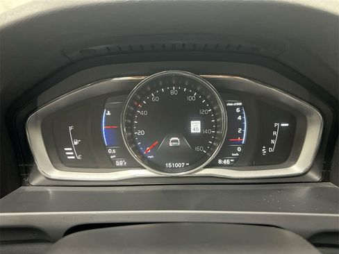 Used 2017 Volvo V60 T6 R-Design Platinum image 11