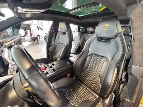 Used 2021 Lamborghini Urus image 22