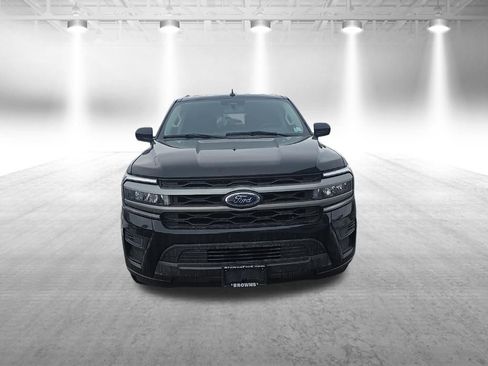 Used 2024 Ford Expedition Max XLT image 3