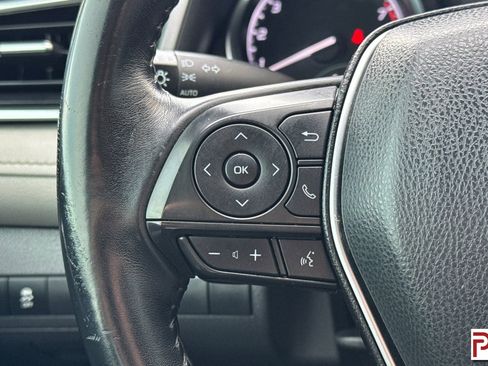 Used 2018 Toyota Camry SE image 25