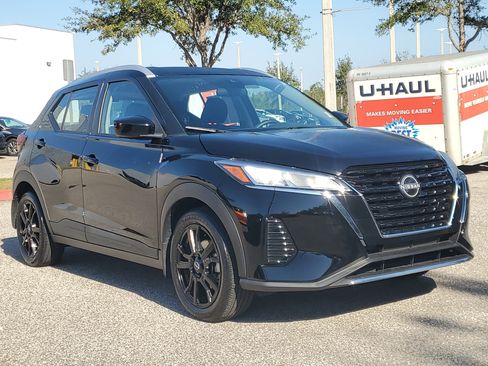 Certified 2023 Nissan Kicks SV image 3