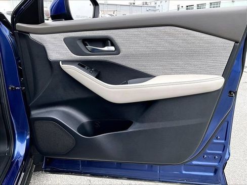 Used 2023 Nissan Rogue SV image 12